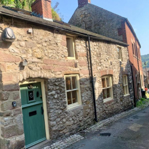 Fryers Cottage Wirksworth, a traditional yet stylish 2-bedroom Peak District cottage
